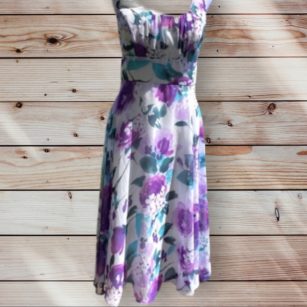 Pretty, fun & flirty dress - Picture 2 of 8